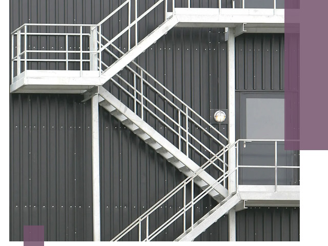 Изготовление и монтаж пожарных лестниц в Луге быстро и надежно