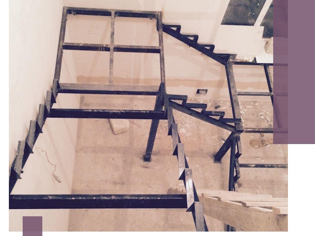 Монтаж лестниц на металлокаркасе в Луге быстро и качественно