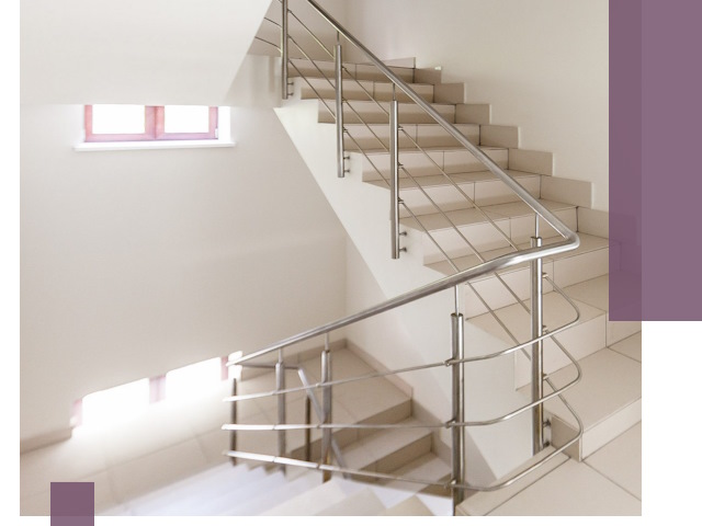 Установка и замена перил в подъезде в Луге