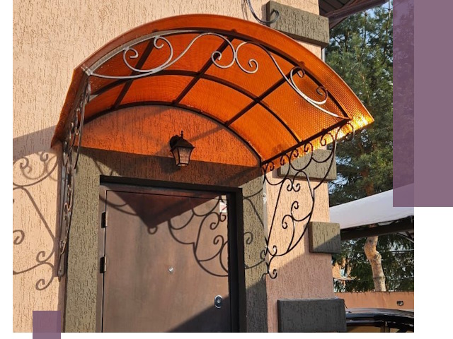 Демонтаж козырьков в Луге быстро и безопасно