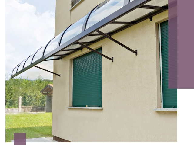 Козырьки над окнами в Луге — изготовление и монтаж по выгоде