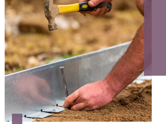 Монтаж металлических бордюров в Луге быстро и качественно
